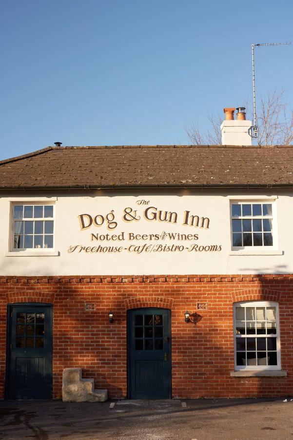 Netheravon The Dog & Gun Inn מראה חיצוני תמונה